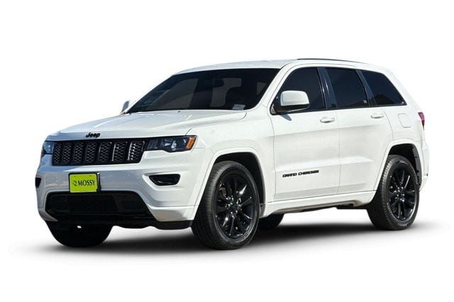 2 thumbnail image of  2018 Jeep Grand Cherokee Altitude