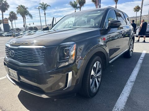 1 image of 2020 Kia Telluride S