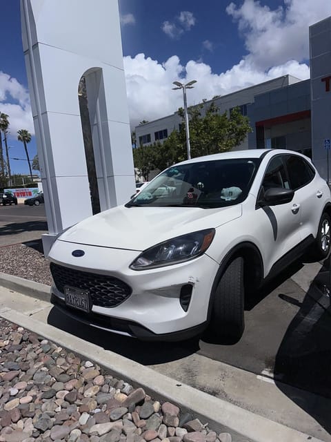 1 image of 2022 Ford Escape SE