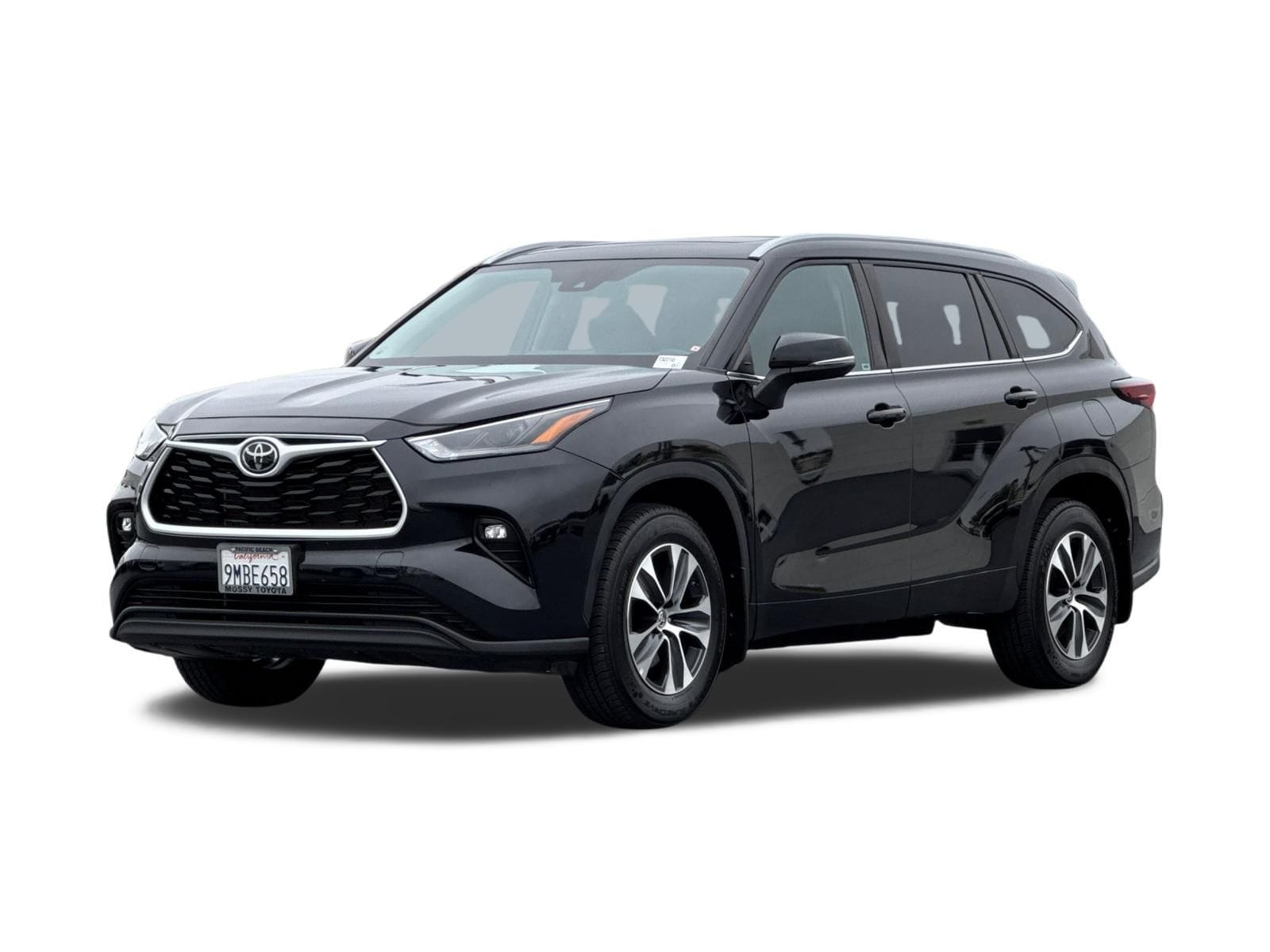 1 placeholder image of  2024 Toyota Highlander XLE