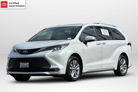 1 image of 2025 Toyota Sienna Limited