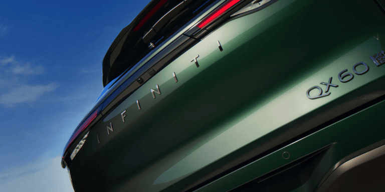 Close up of the 2026 INFINITI QX60 rear exterior shown in Deep Emerald color.