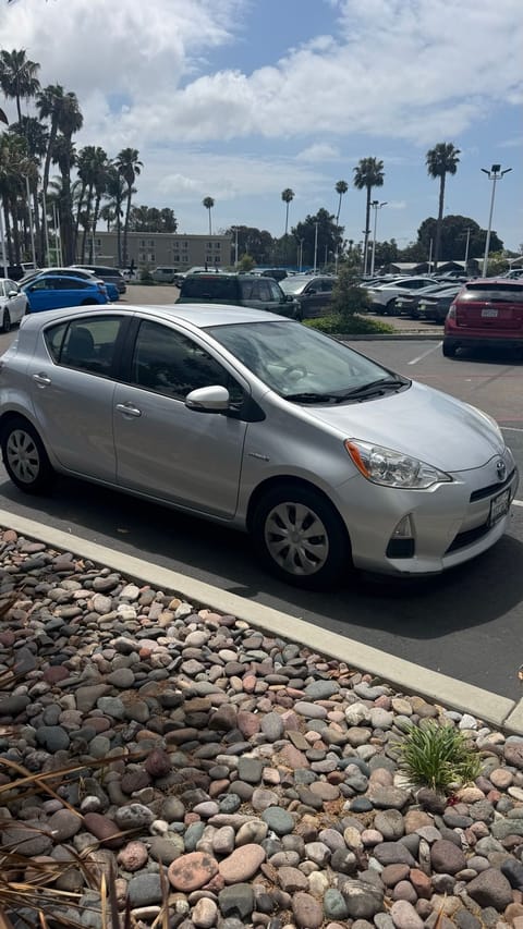 1 image of 2014 Toyota Prius c Two