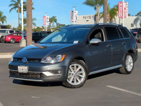1 image of 2017 Volkswagen Golf Alltrack S