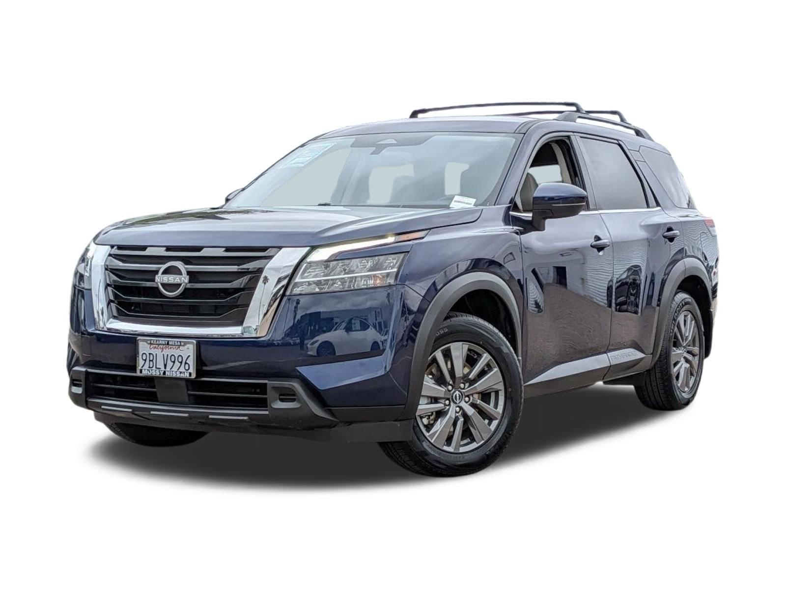 1 thumbnail image of  2022 Nissan Pathfinder SV