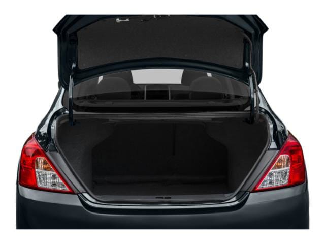 16 thumbnail image of  2015 Nissan Versa SV