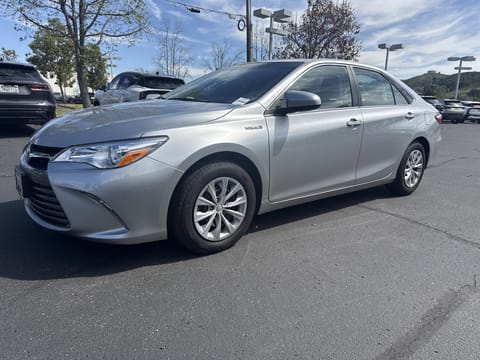 1 image of 2017 Toyota Camry Hybrid LE