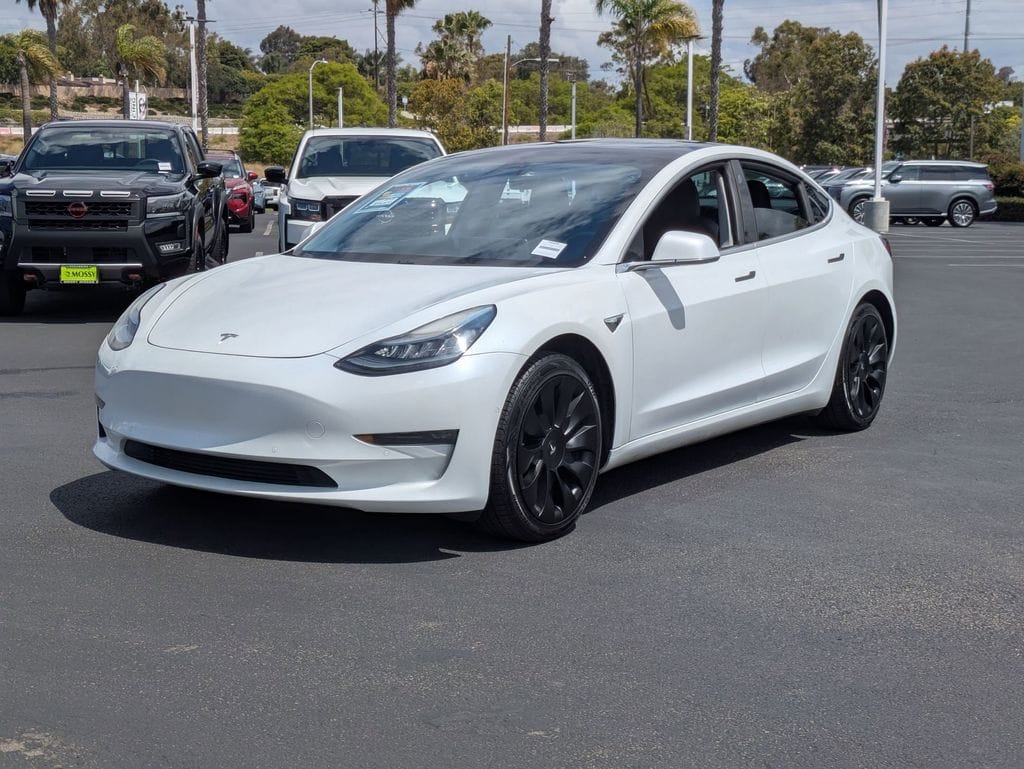 2019 Tesla Model 3 Rear-Wheel Drive Mid Range's photo