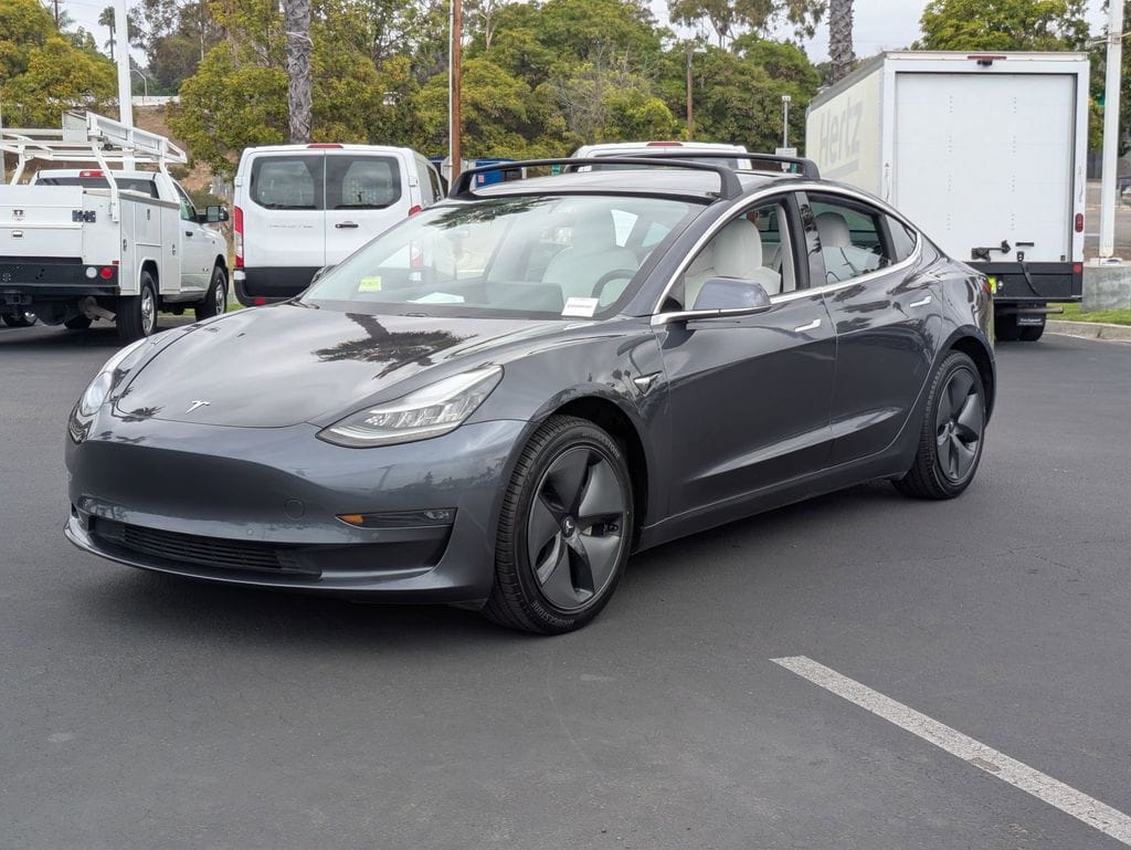 2019 Tesla Model 3 Standard Range Plus's photo