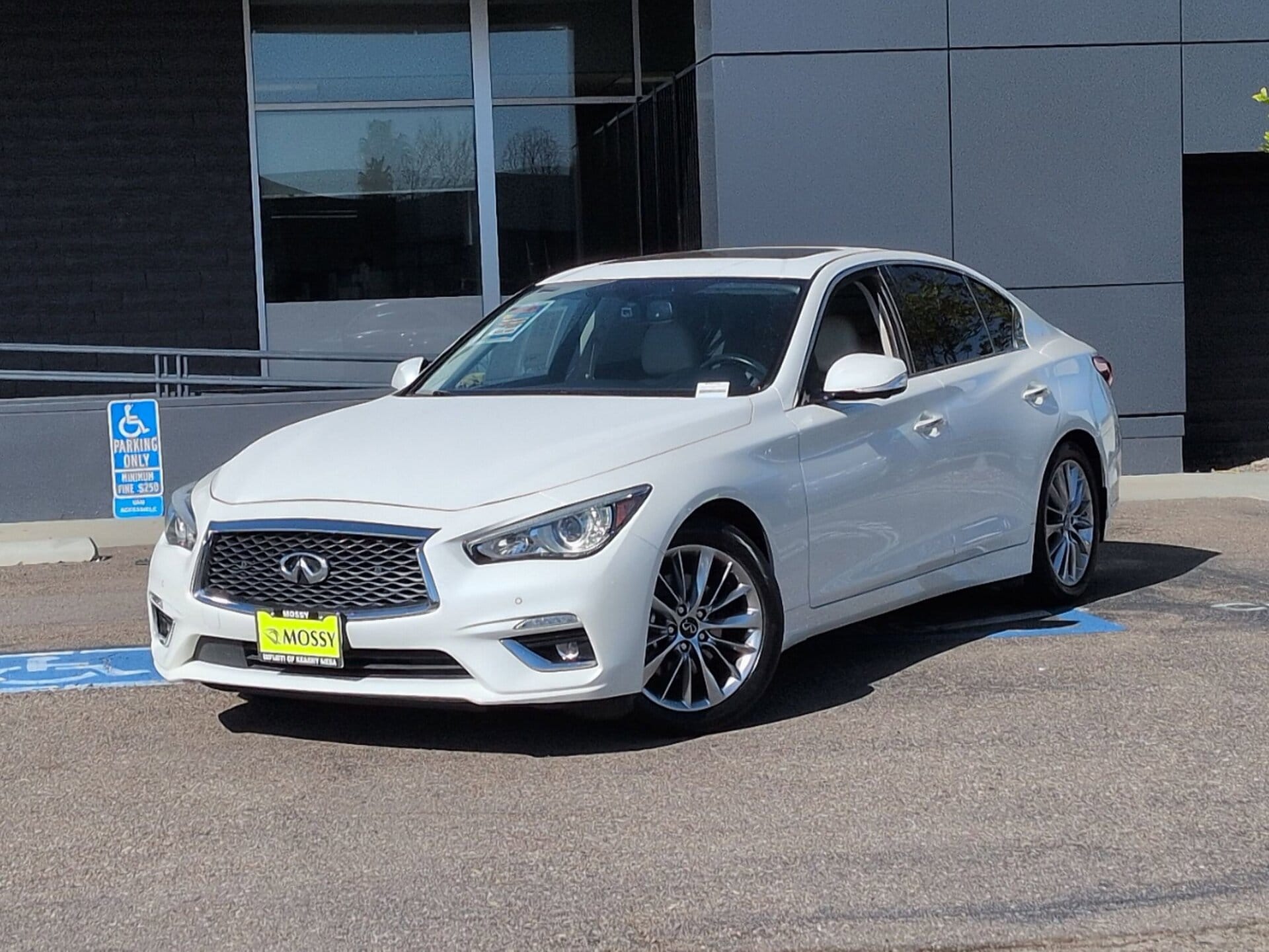 2023 INFINITI Q50 LUXE