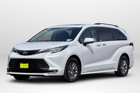 1 image of 2023 Toyota Sienna XLE