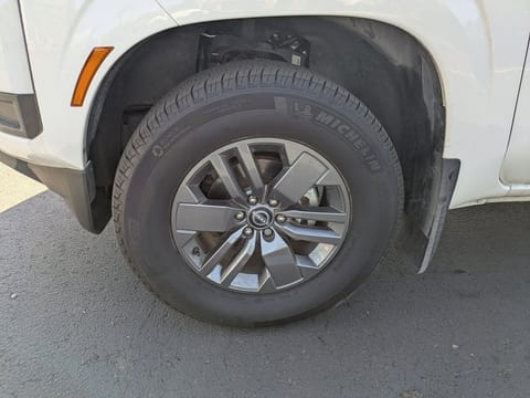 2025 Nissan Frontier SV