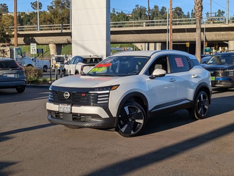 1 image of 2025 Nissan Kicks SR
