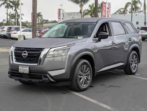 1 image of 2025 Nissan Pathfinder S