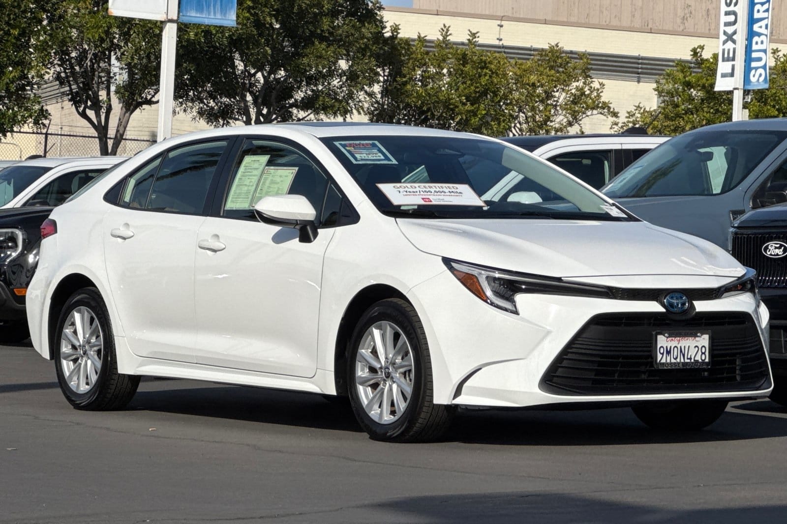 Used 2024 Toyota Corolla LE with VIN JTDBCMFE9RJ031698 for sale in Kansas City