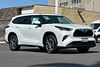 2 thumbnail image of  2022 Toyota Highlander XLE