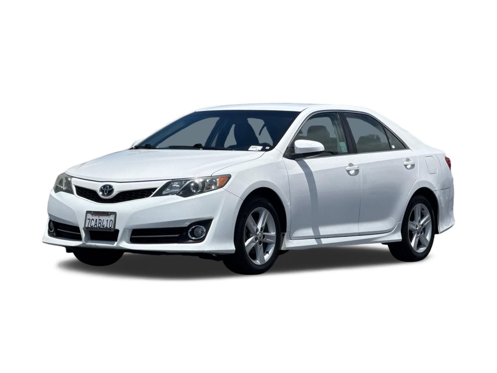 1 placeholder image of  2013 Toyota Camry SE
