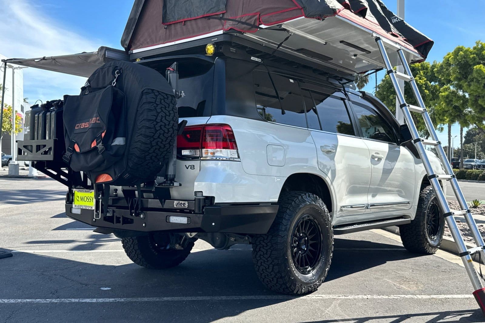 2019 Toyota Land Cruiser Base