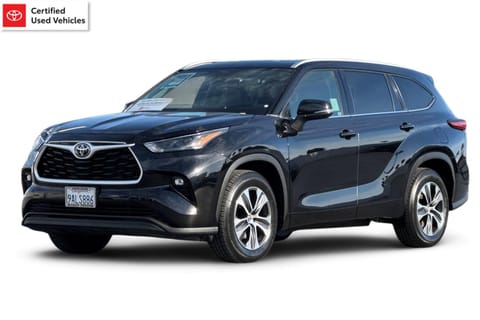 1 image of 2022 Toyota Highlander XLE