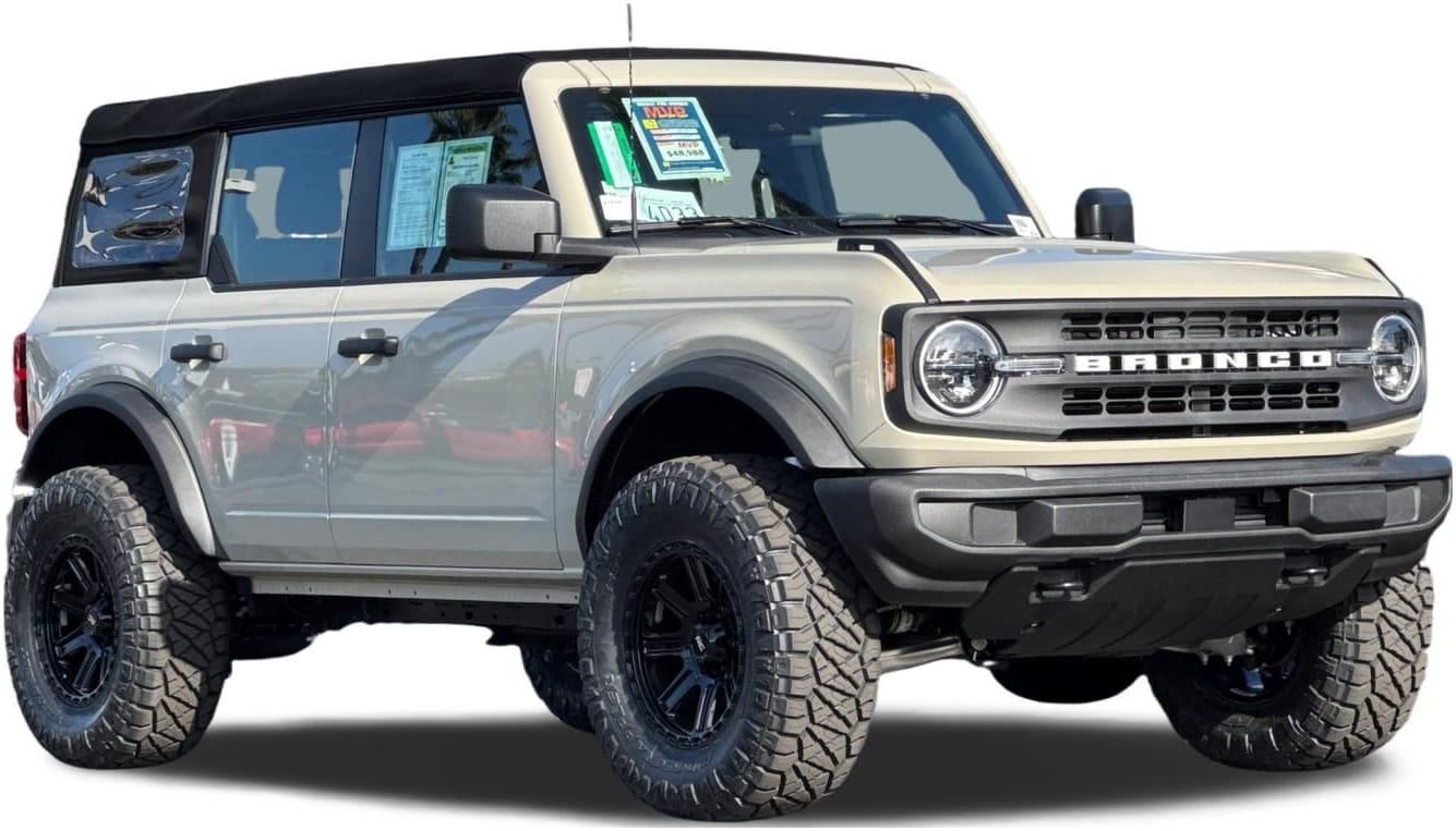 2025 Ford Bronco 4-Door Base - Photo 2