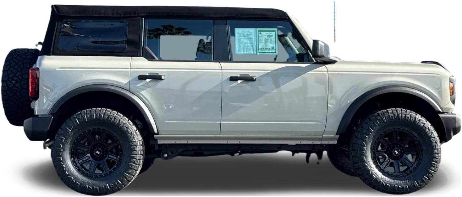 2025 Ford Bronco 4-Door Base - Photo 3