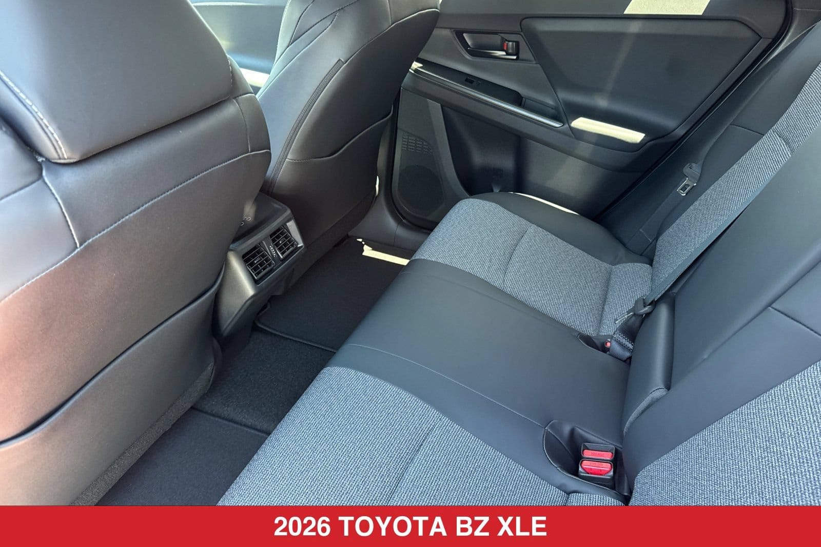 2026 Toyota bZ XLE - Photo 11