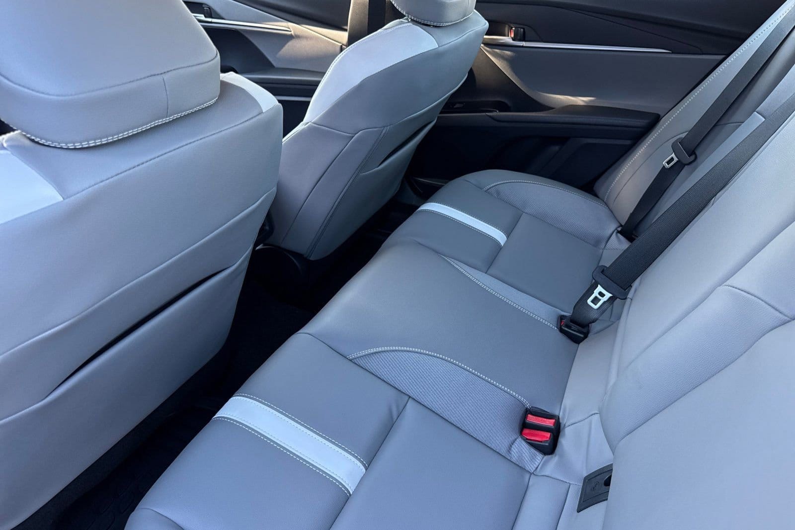 2026 Toyota Camry SE - Photo 11