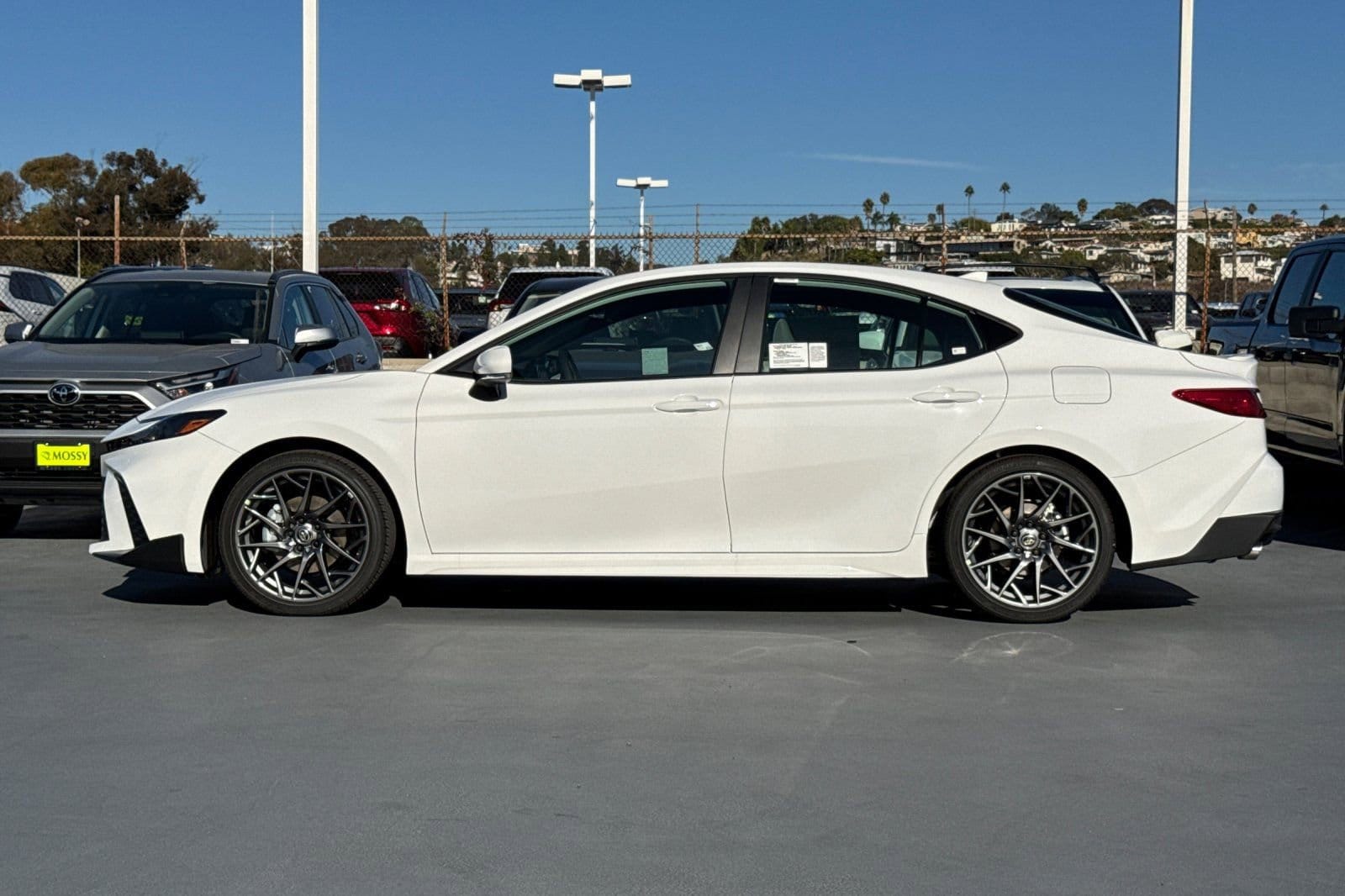 2026 Toyota Camry SE - Photo 7