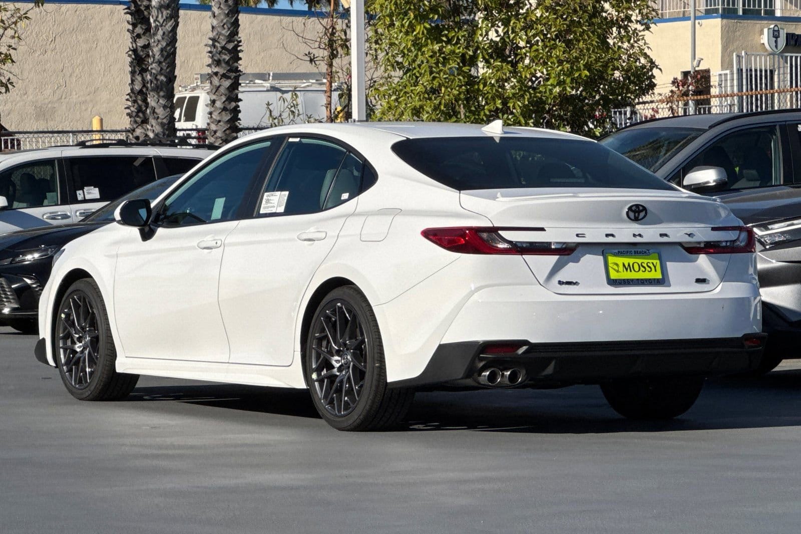 2026 Toyota Camry SE - Photo 6