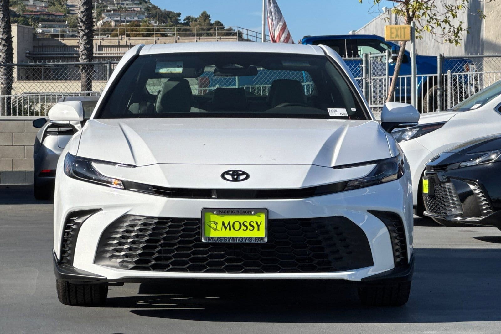 2026 Toyota Camry SE - Photo 8