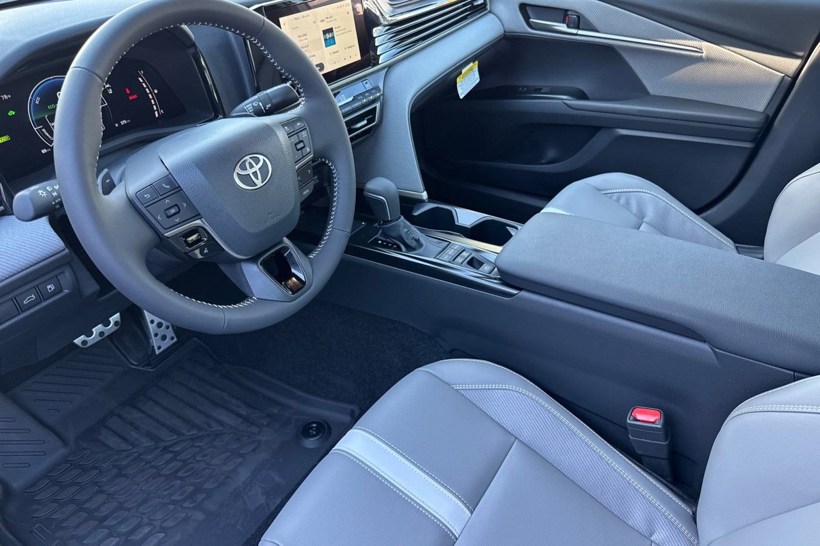 2026 Toyota Camry SE - Photo 9