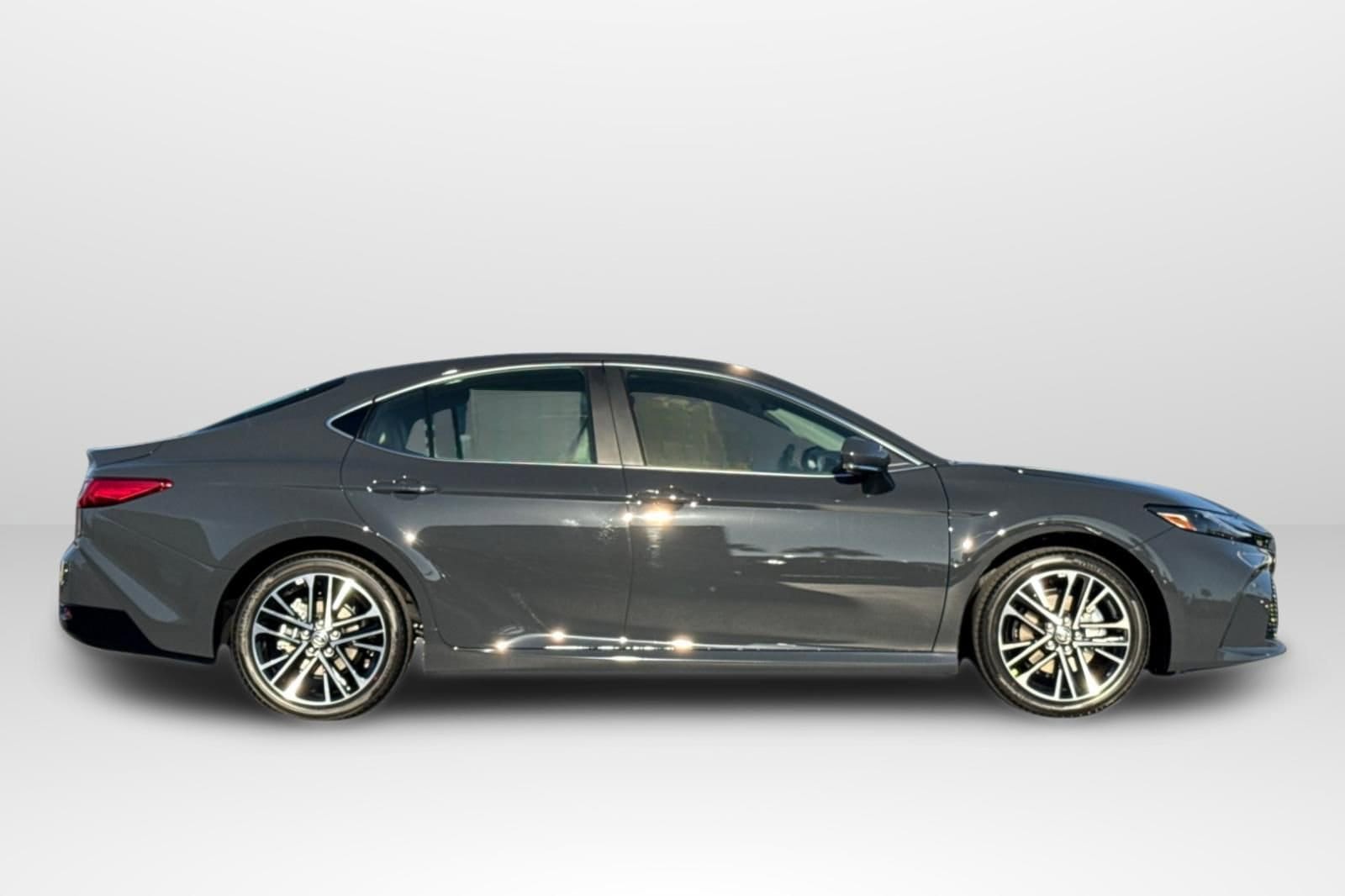 2026 Toyota Camry XLE - Photo 6