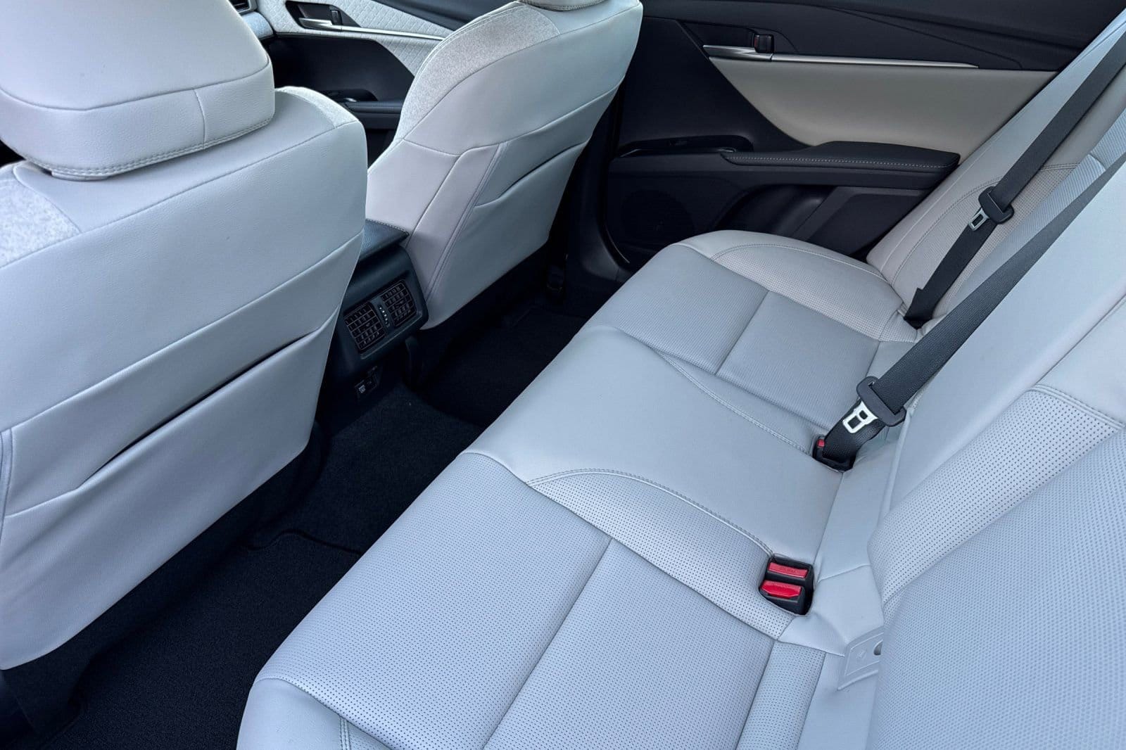 2026 Toyota Camry XLE - Photo 10