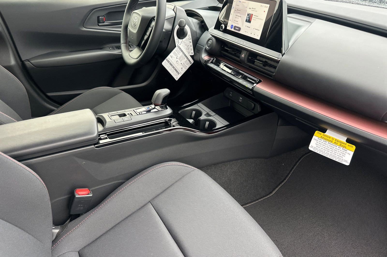 2026 Toyota Prius Plug-in Hybrid SE - Photo 15