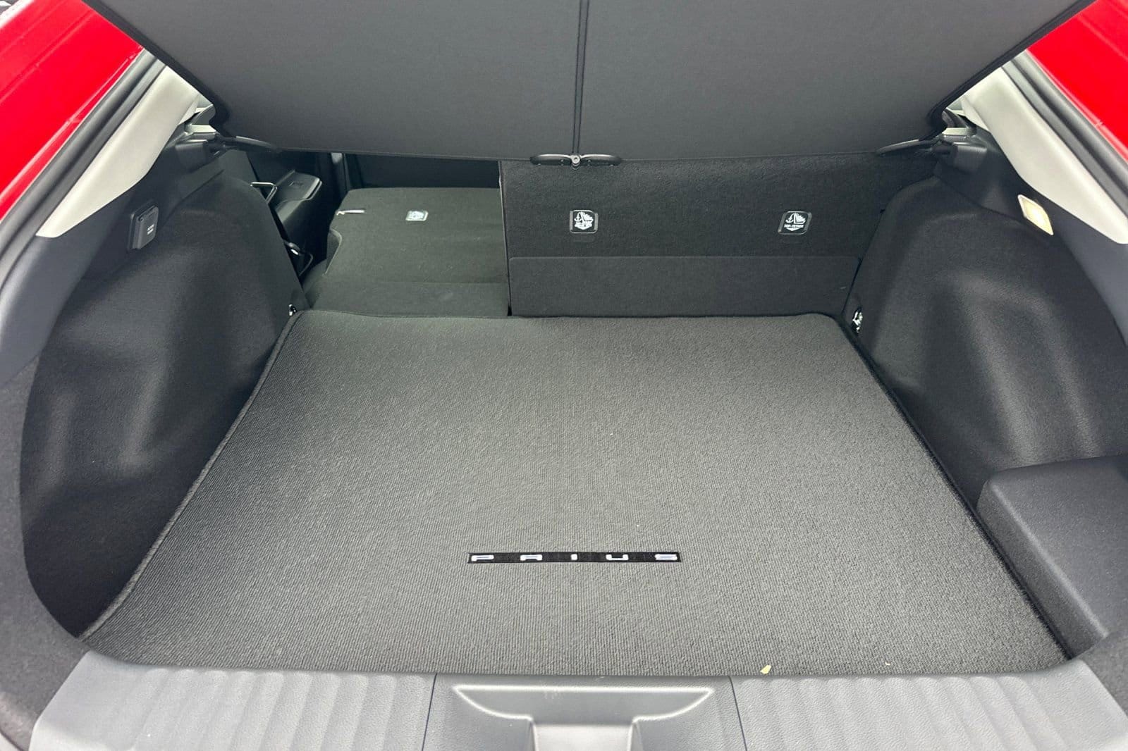 2026 Toyota Prius Plug-in Hybrid SE - Photo 14
