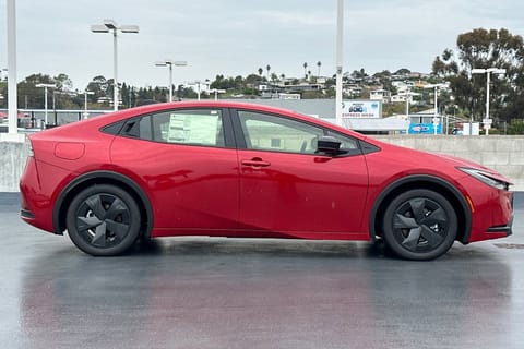 2026 Toyota Prius Plug-In Hybrid SE