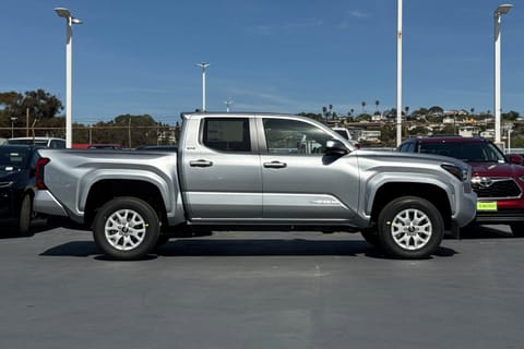 2026 Toyota Tacoma SR5 Double Cab 5' Bed AT
