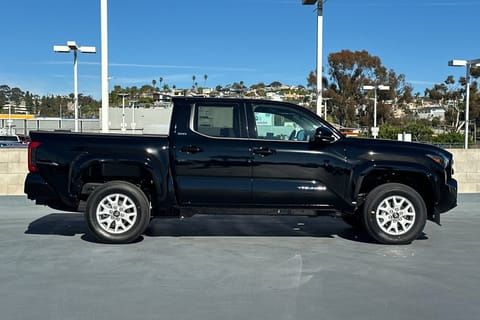 2026 Toyota Tacoma SR5 Double Cab 5' Bed AT