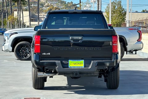 2026 Toyota Tacoma SR5 Double Cab 5' Bed AT