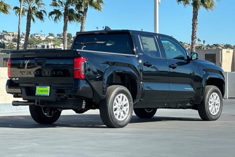 2026 Toyota Tacoma SR5 Double Cab 5' Bed AT