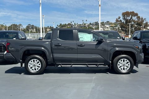 2026 Toyota Tacoma SR5 Double Cab 5' Bed AT