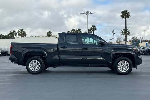2026 Toyota Tacoma SR5 Double Cab 6' Bed AT
