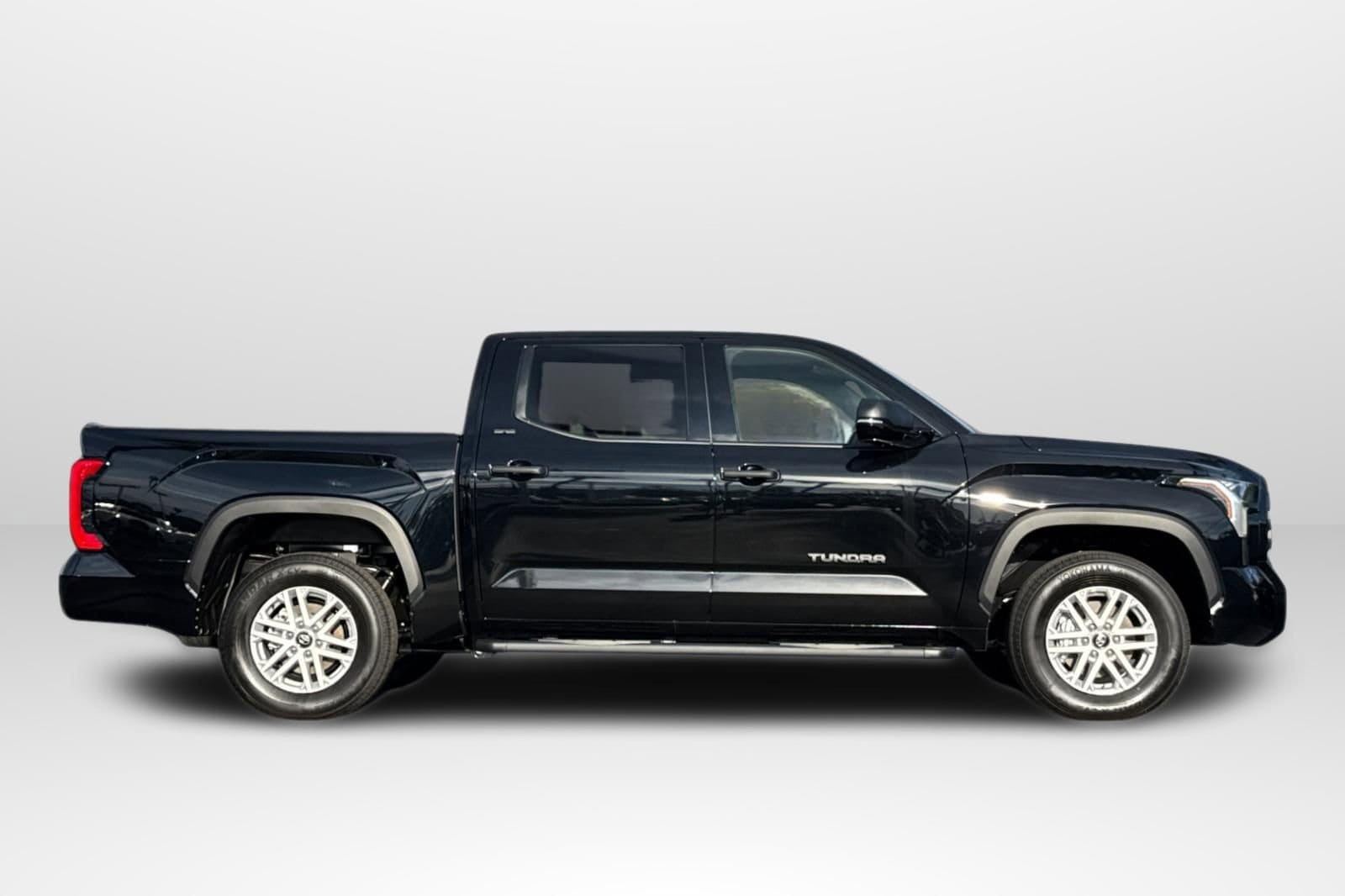 2026 Toyota Tundra SR5 - Photo 6