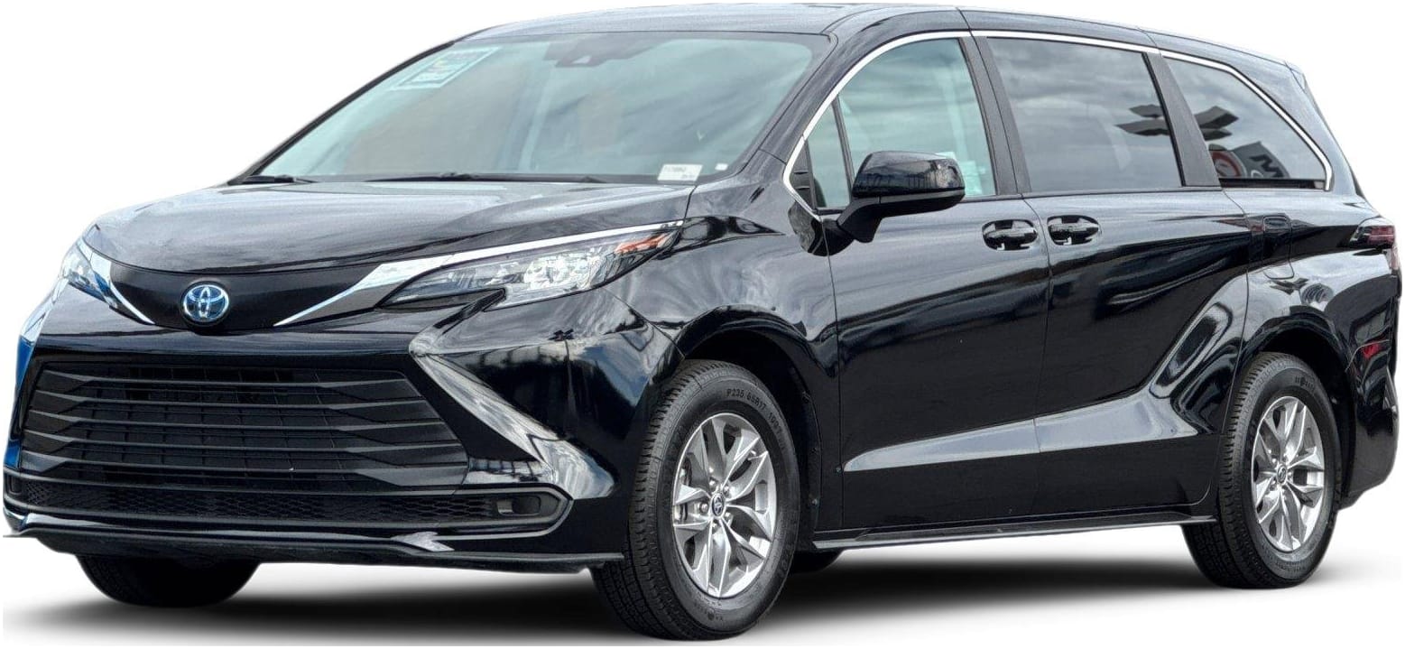 2024 Toyota Sienna LE's photo