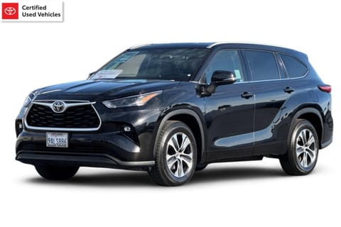 1 image of 2022 Toyota Highlander XLE