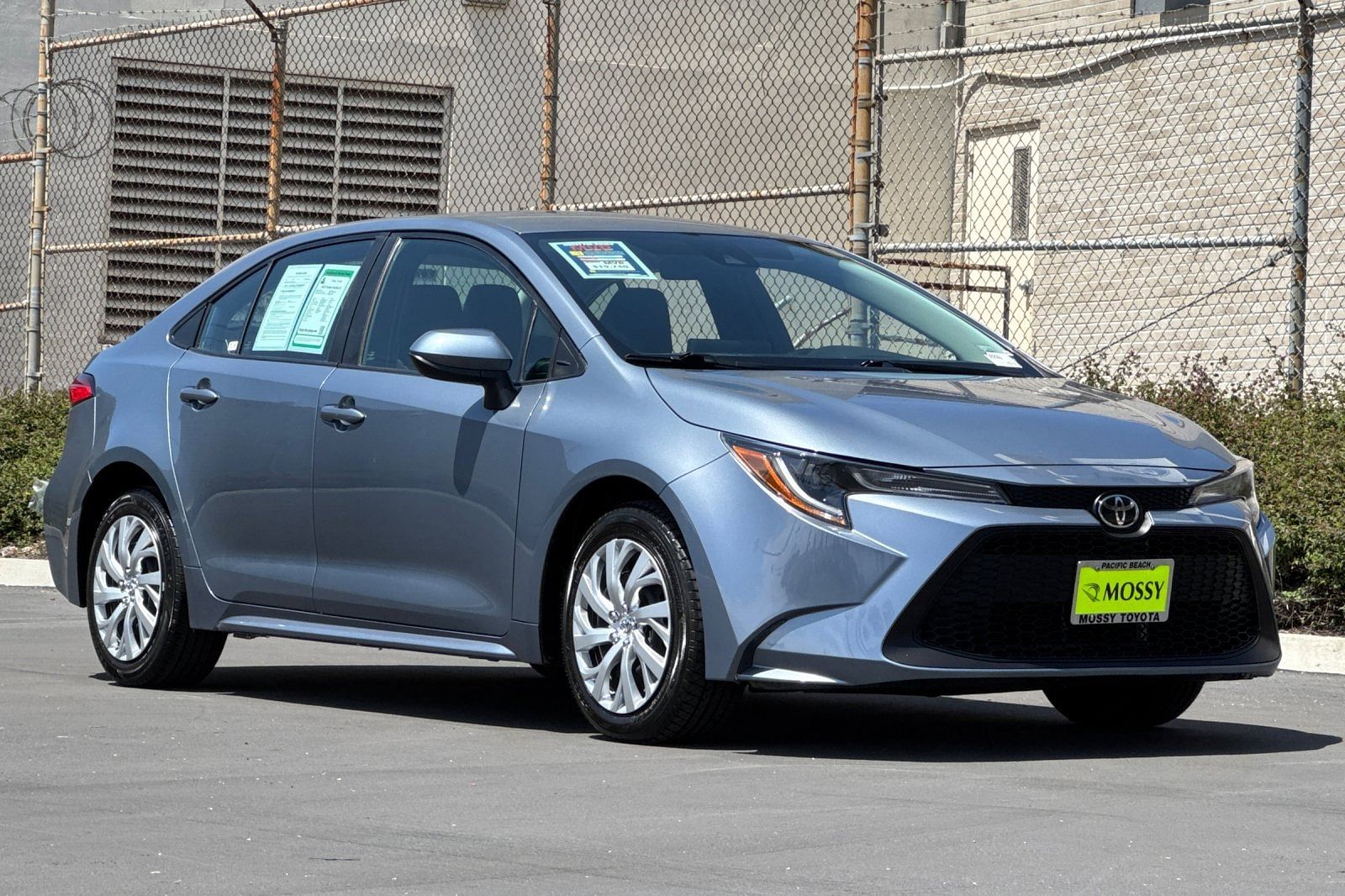 Used 2022 Toyota Corolla LE with VIN 5YFEPMAE9NP318425 for sale in Kansas City