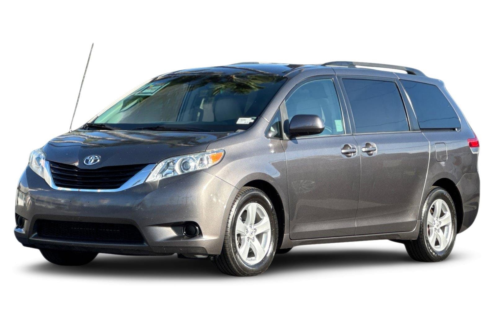 1 placeholder image of  2013 Toyota Sienna LE
