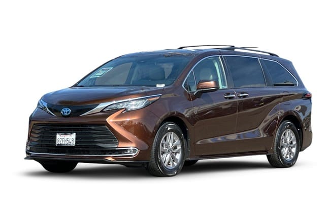 1 placeholder image of  2022 Toyota Sienna XLE