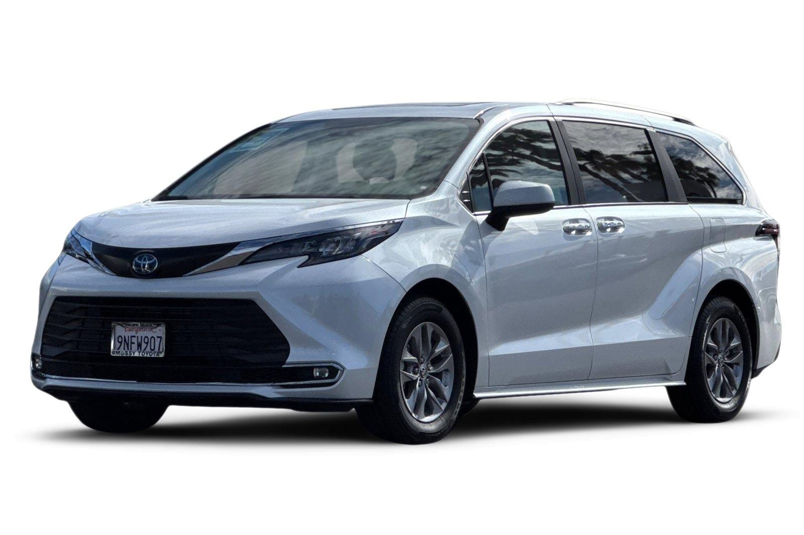 1 placeholder image of  2024 Toyota Sienna XLE