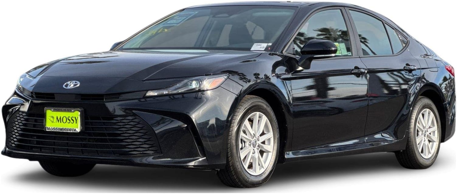 2025 Toyota Camry LE's photo